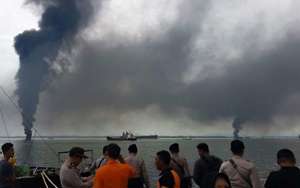 The Indonesian port city of Balikpapan, on the island of Borneo, declared a state of emergency after a deadly oil spill spread along the coast
